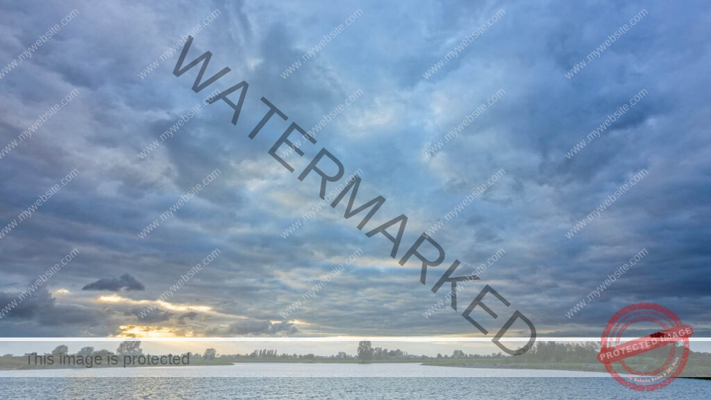 Dreigende wolken bij de Koornwaard